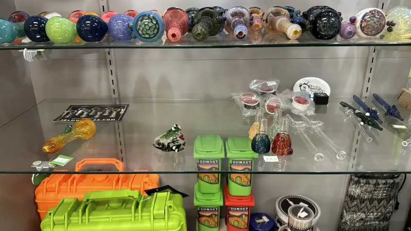 smoke shop glass